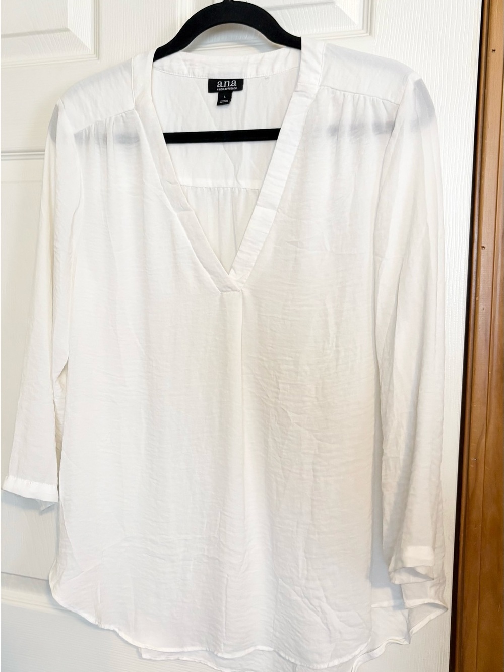 a.n.a White V-Neck Long Sleeve Tunic Top